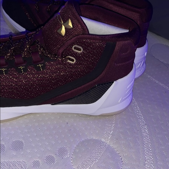 STEPHEN CURRY UNDER ARMOUR MAGI 3 BASKETBALL SHOES - Picture 3 of 5